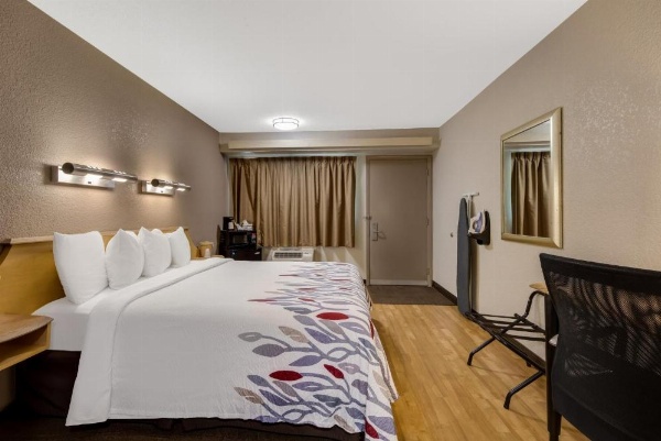 Red Roof Inn Asheville - Biltmore West image 18